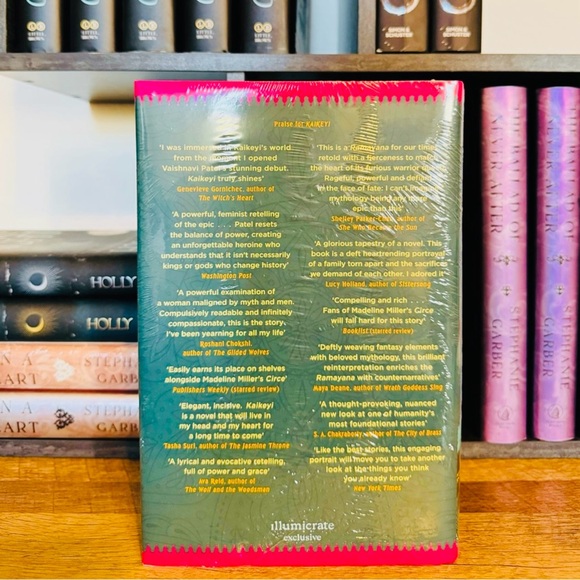 Illumicrate Exclusive Signed Edition Goddess of the River - Picture 4 of 8